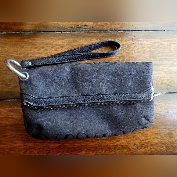 Black Simply Vera signature monogram magnetic closure fold clutch wristlet purse - Picture 1 of 12